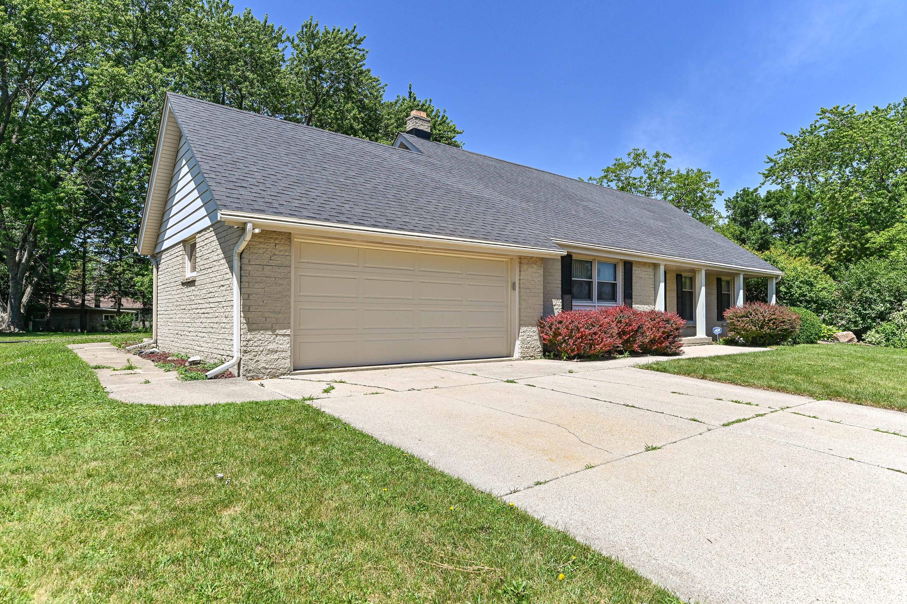 146 Perry Avenue Racine, WI 53406 - Photo 3 of 36 perry-5