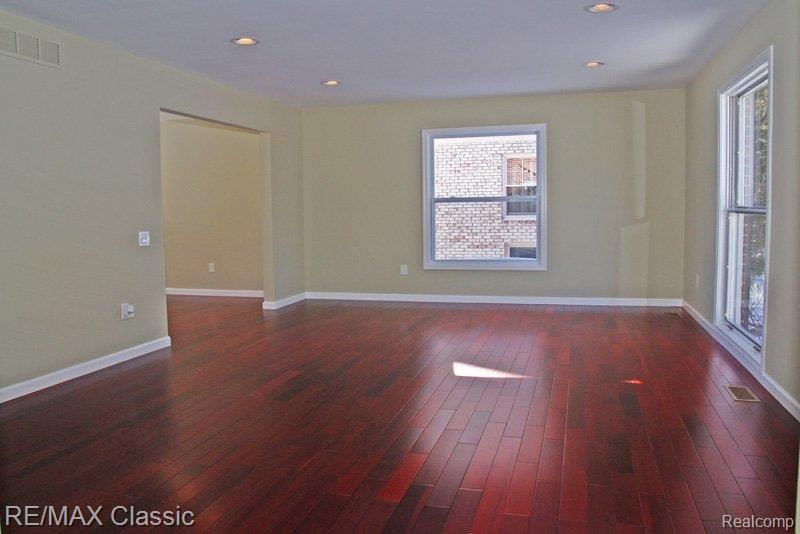 4981 Green Road West Bloomfield, MI 48323 - Photo 9 of 24 Living Room
