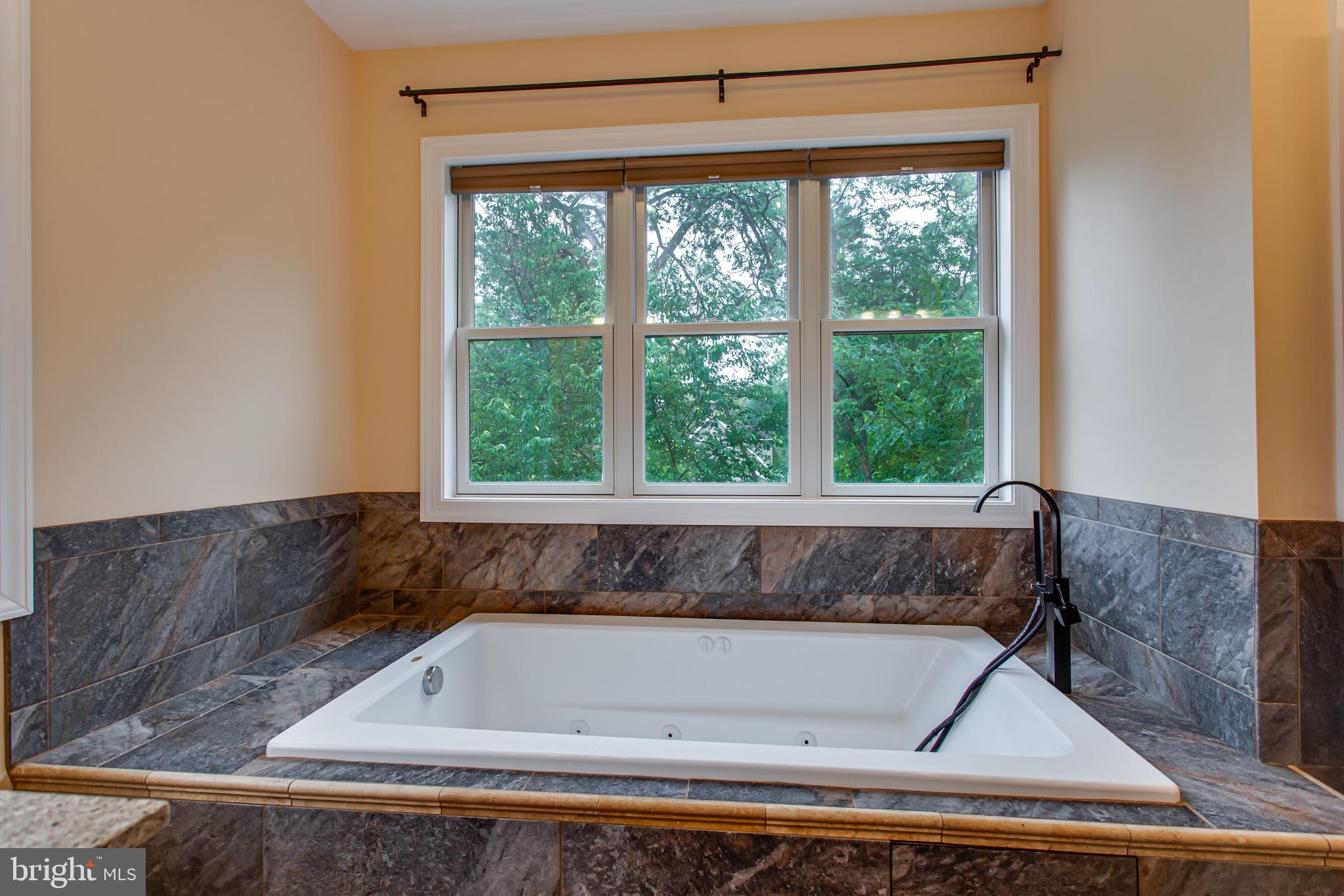 43840 Tarrywyle Way Leonardtown, MD 20650 - Photo 20 of 41 a bathroom with a bathtub and window