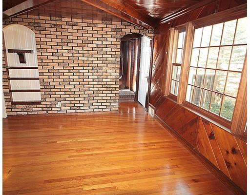 33 Holy Cross Street Springfield, MA 01104 - Photo 3 of 34 a view of a balcony