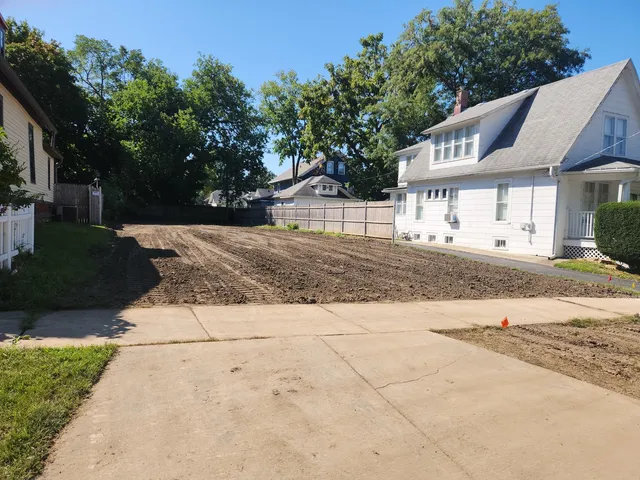 $55,000 | 518 West Park Avenue, Aurora, IL 60506