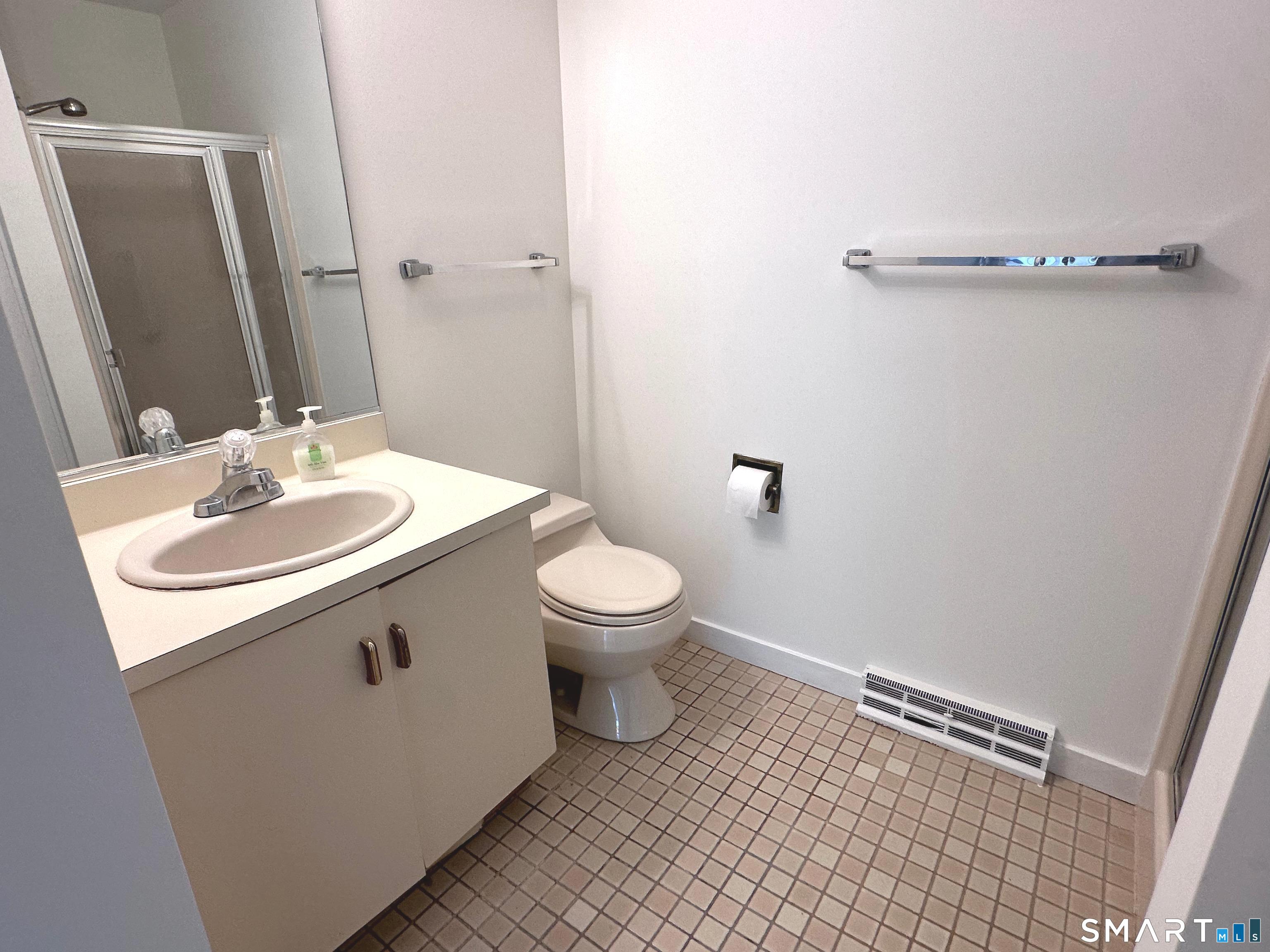 166 Glengarry Road, Unit 166 Fairfield, CT 06825 - Photo 15 of 39