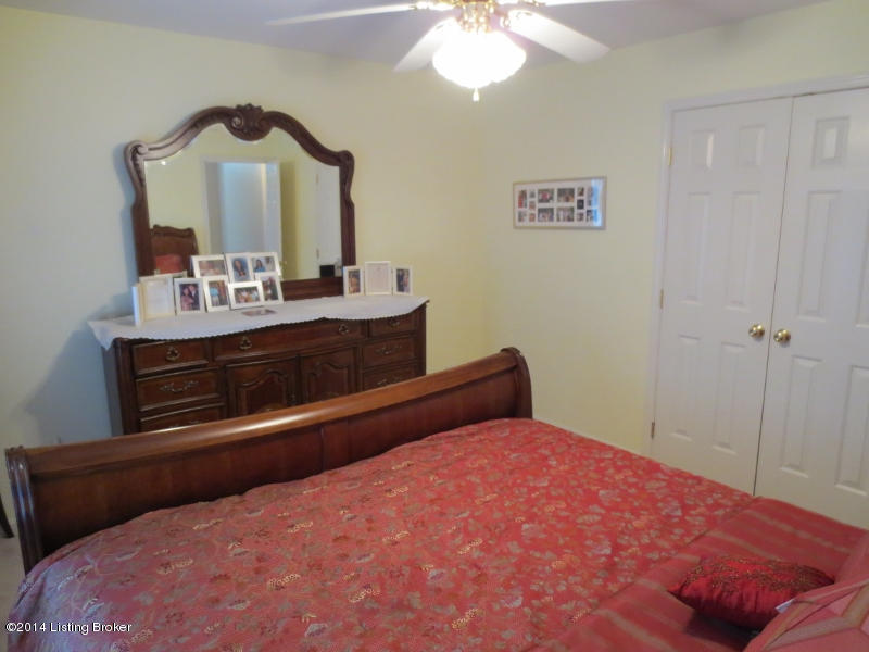 1502 Autumn Ridge Road Louisville, KY 40242 - Photo 20 of 62 IMG_0026 (800x600)