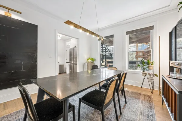 $279,000 | 1627 West Lawrence Avenue, Unit 1, Chicago, IL 60640