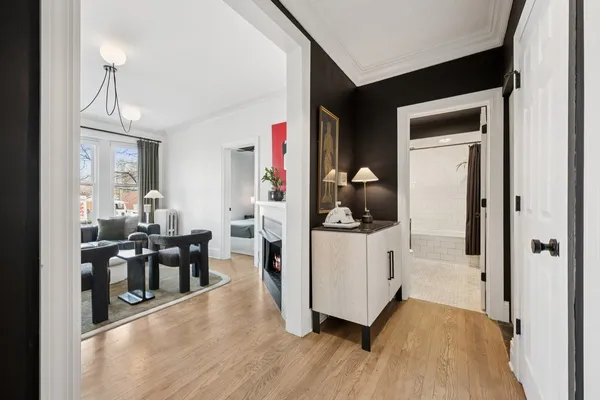 $279,000 | 1627 West Lawrence Avenue, Unit 1, Chicago, IL 60640