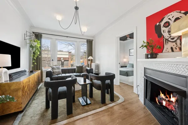 $279,000 | 1627 West Lawrence Avenue, Unit 1, Chicago, IL 60640