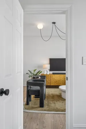 $279,000 | 1627 West Lawrence Avenue, Unit 1, Chicago, IL 60640