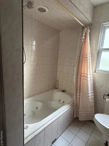 $3,950 | 162 Rolling Street, Unit 1, Malverne, NY 11565