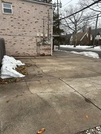 $3,900 | 162 Rolling Street, Unit 1, Malverne, NY 11565