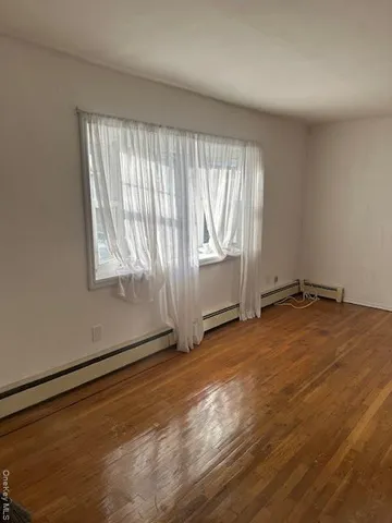 $3,950 | 162 Rolling Street, Unit 1, Malverne, NY 11565