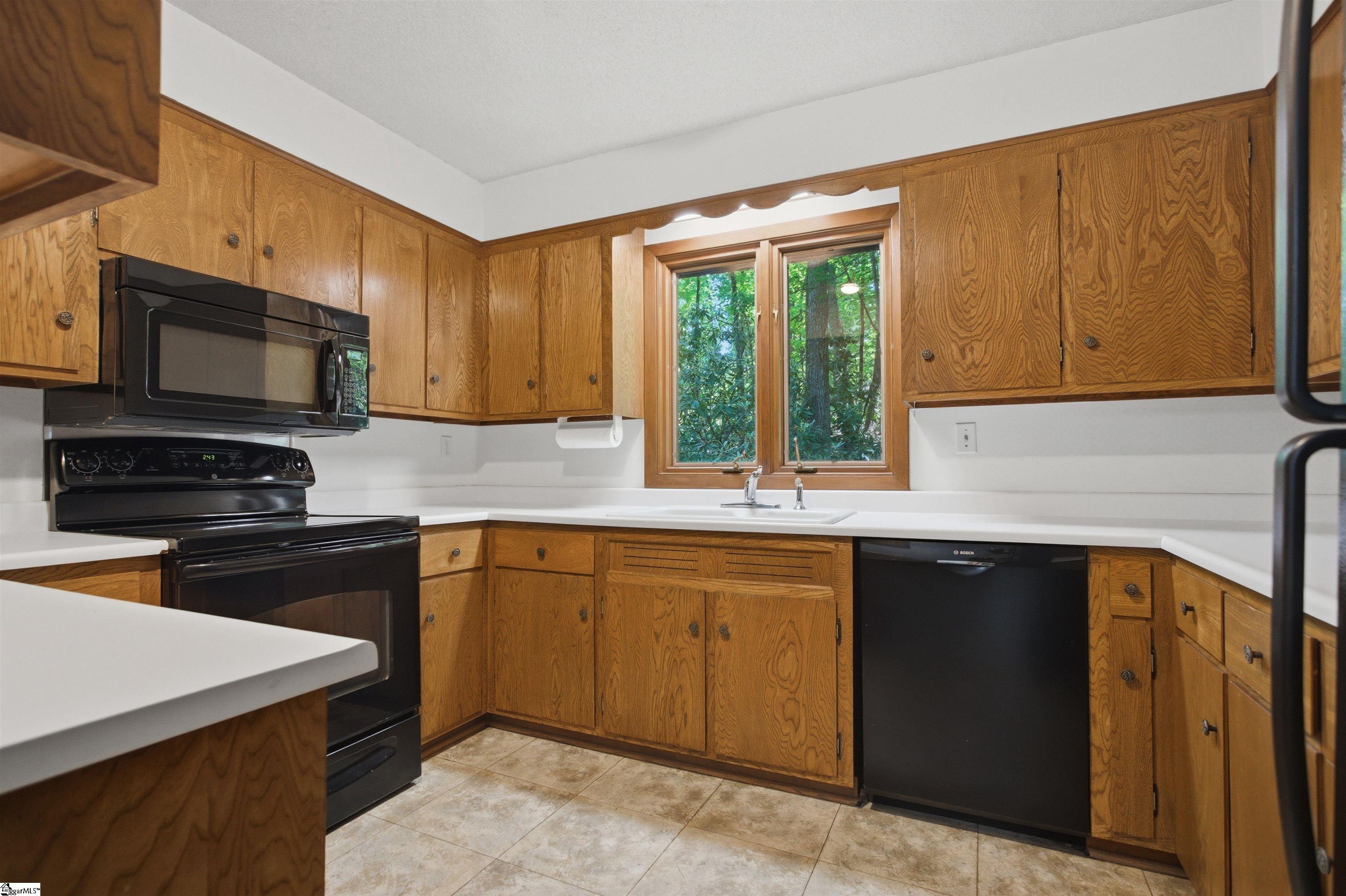 16 Oakleaf Road Greenville, SC 29609 - Photo 12 of 35