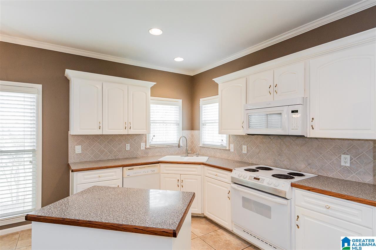 202 Beaver Crest Circle Pelham, AL 35124 - Photo 12 of 35