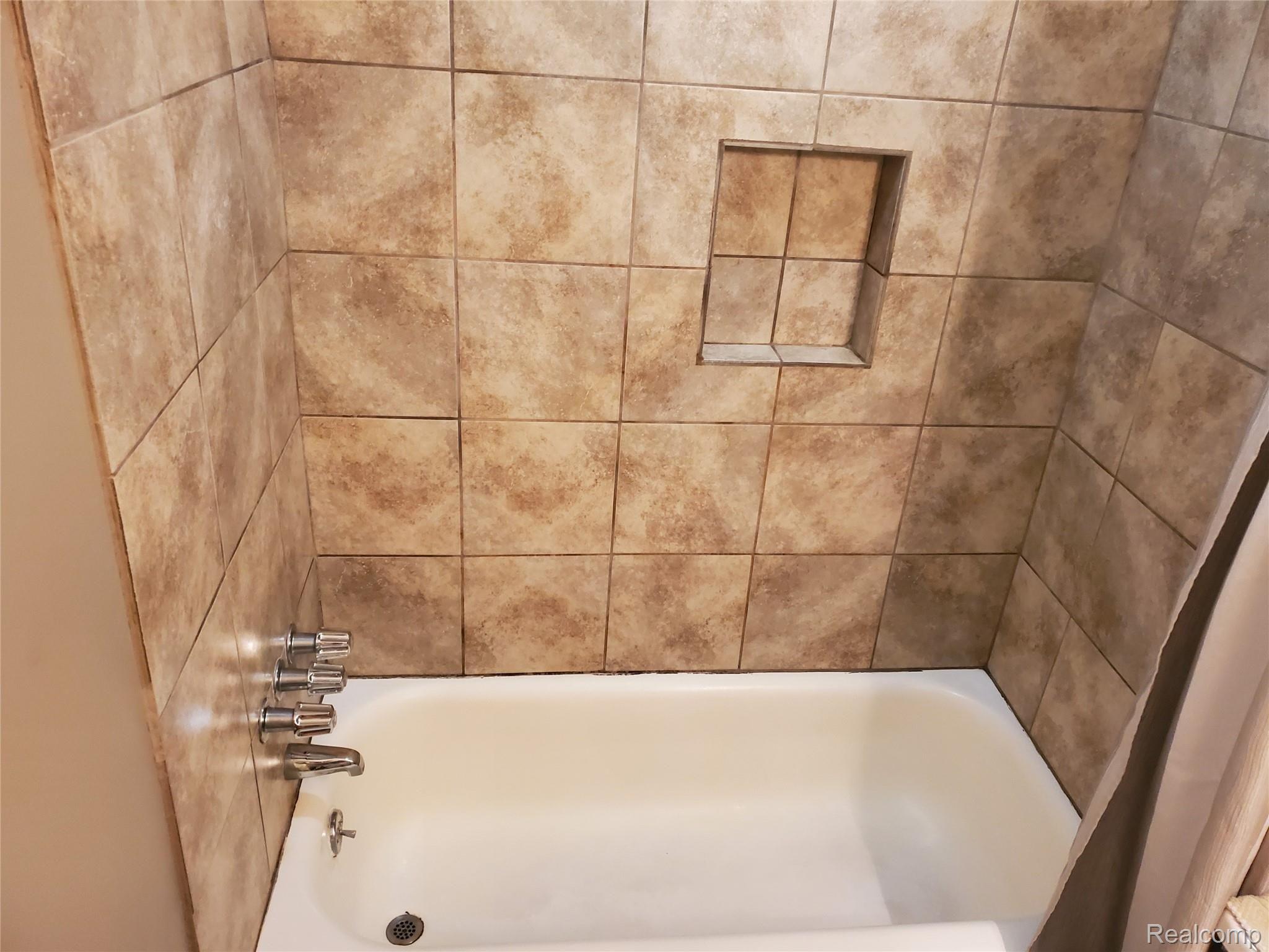 1480 Hunters Ridge Court Davison, MI 48423 - Photo 15 of 36 20200929_160925.jpg