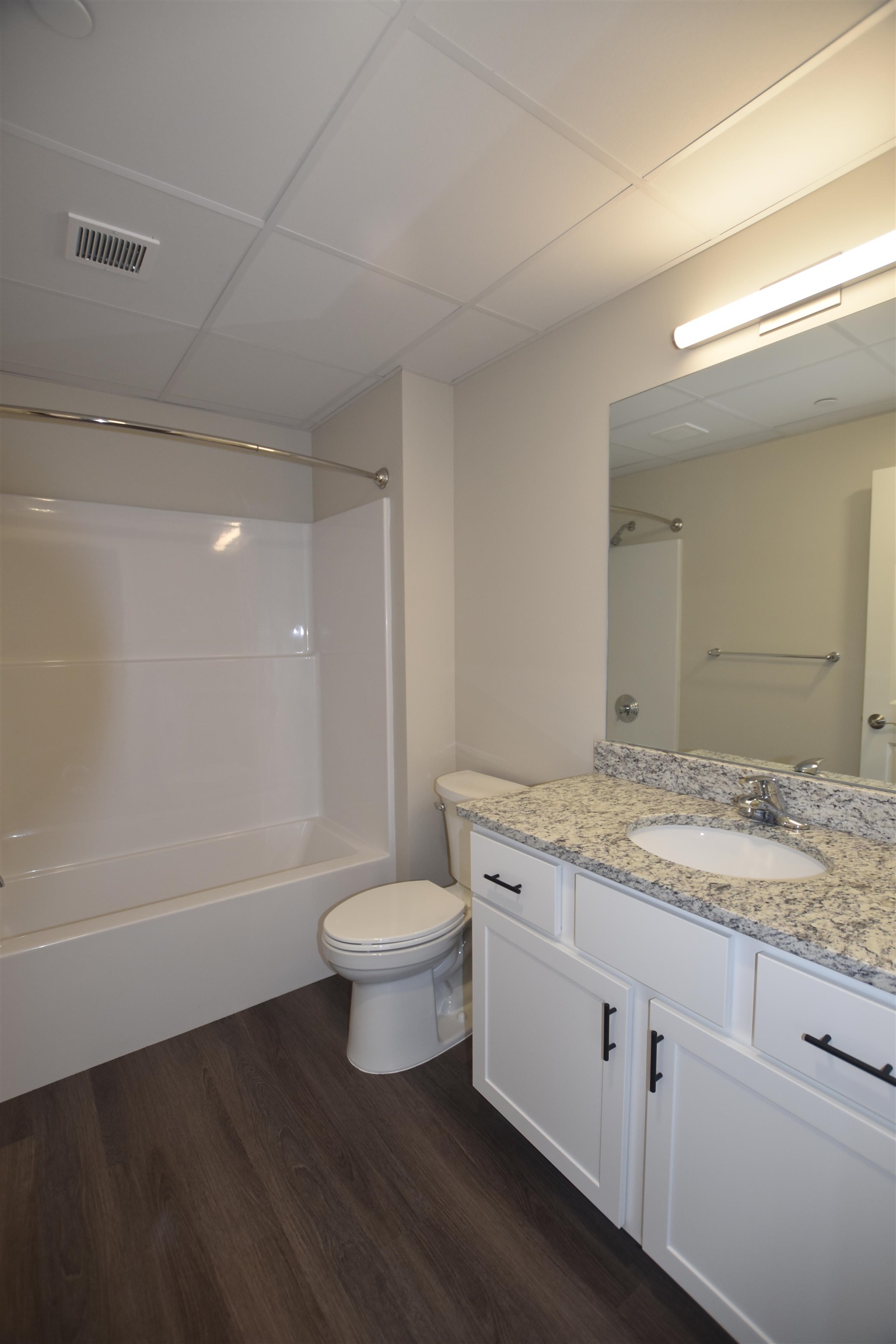217 Rockingham Road, Unit 203 Londonderry, NH 03053 - Photo 5 of 10 Gallery Image 5