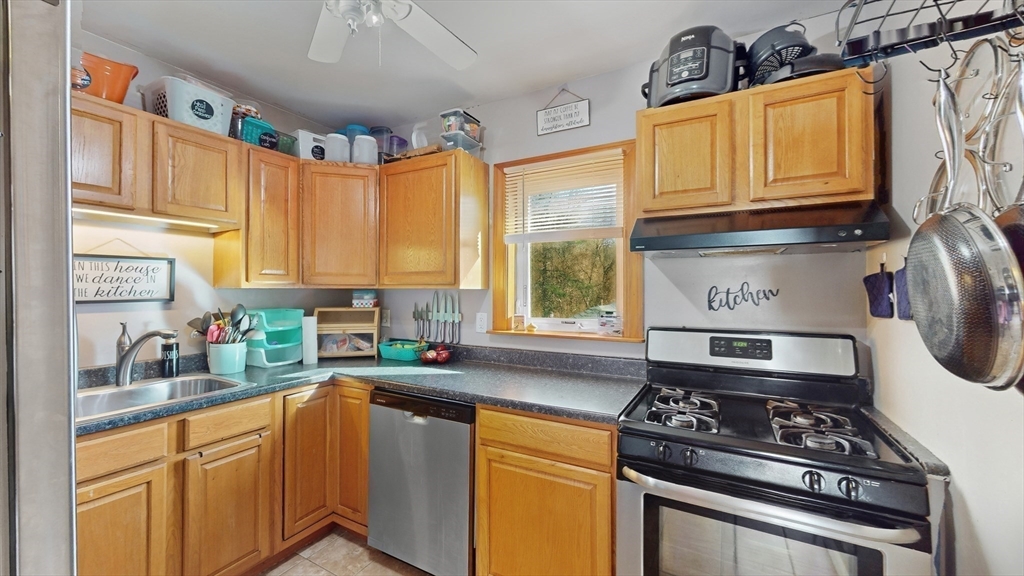 10 Huntington Avenue Blackstone, MA 01504 - Photo 16 of 40