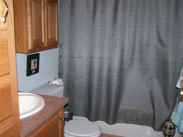 250 Day Lane Tennessee Ridge, TN 37178 - Photo 18 of 20 2nd Full Bath