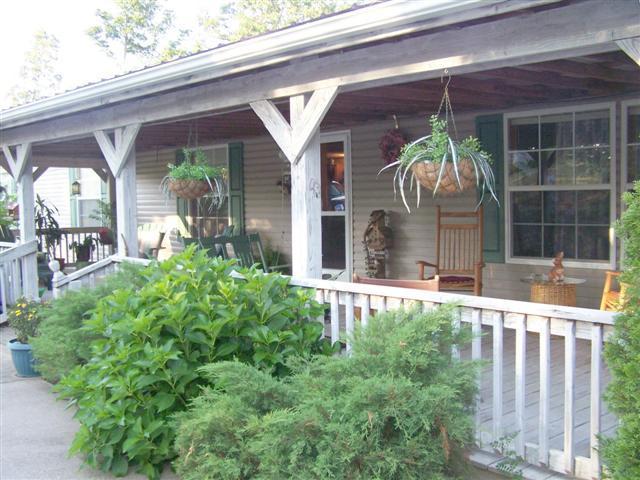 250 Day Lane Tennessee Ridge, TN 37178 - Photo 19 of 20 Front Porch