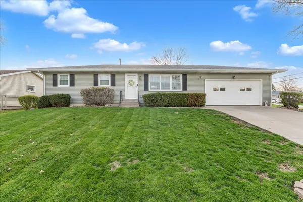 $215,000 | 514 12th Avenue, Hampton, IL 61256