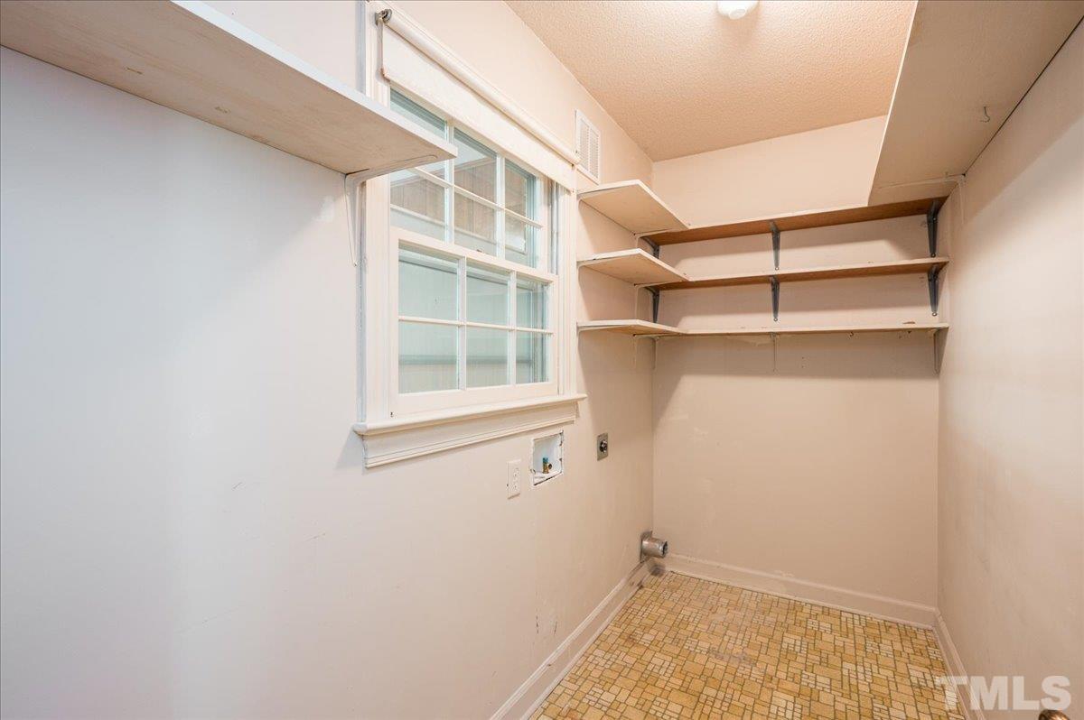 1007 Braxton Court Raleigh, NC 27606 - Photo 22 of 28 Gallery Image 22