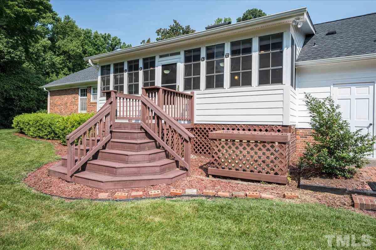 1007 Braxton Court Raleigh, NC 27606 - Photo 4 of 28 Gallery Image 4