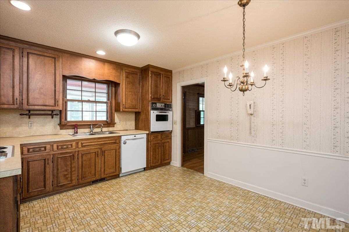 1007 Braxton Court Raleigh, NC 27606 - Photo 9 of 28 Gallery Image 9