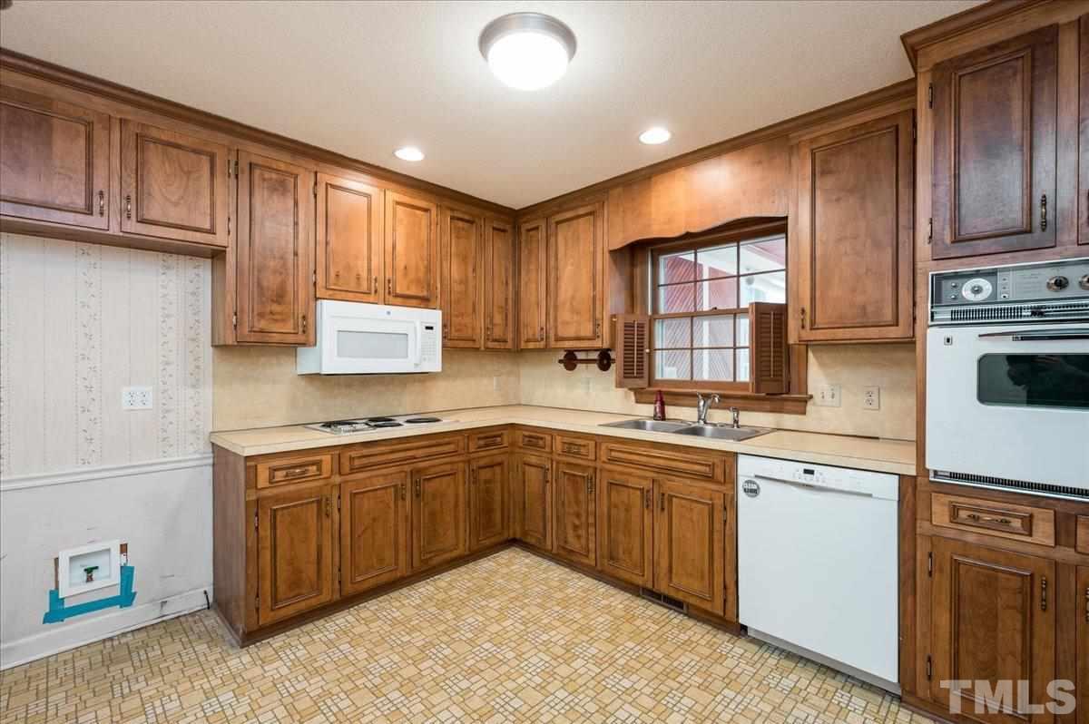 1007 Braxton Court Raleigh, NC 27606 - Photo 10 of 28 Gallery Image 10