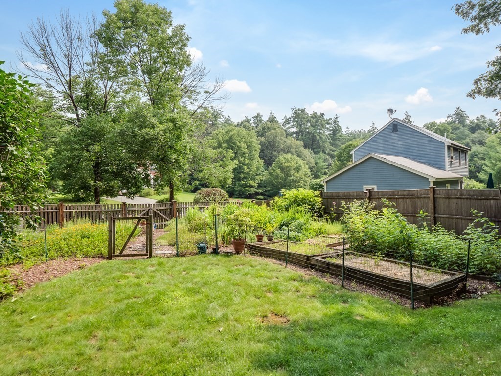 4 Crabtree Lane Shirley, MA 01464 - Photo 34 of 36