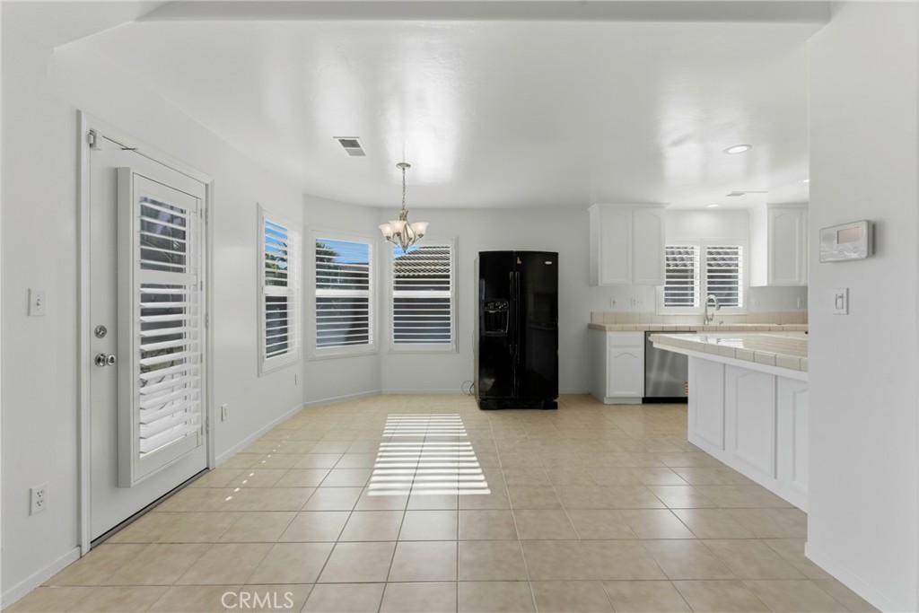 2306 Viso Way Bakersfield, CA 93313 - Photo 11 of 32