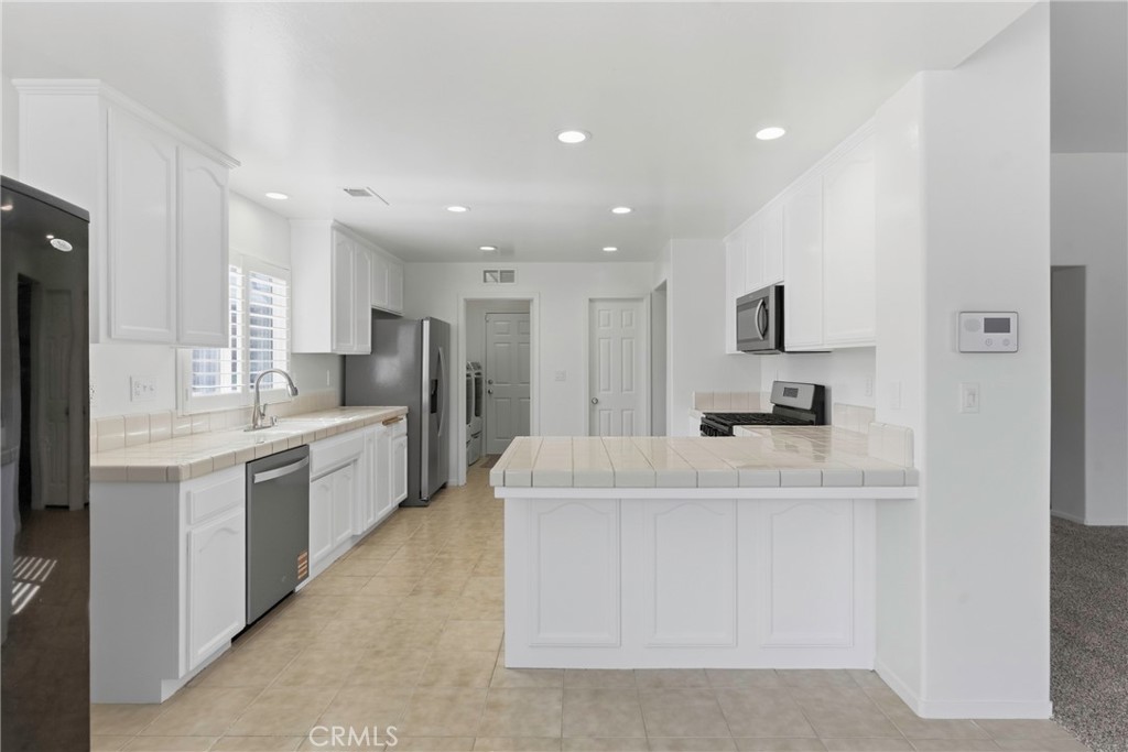 2306 Viso Way Bakersfield, CA 93313 - Photo 12 of 32