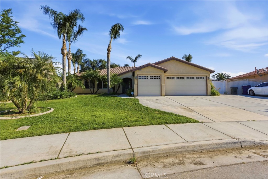 2306 Viso Way Bakersfield, CA 93313 - Photo 2 of 32