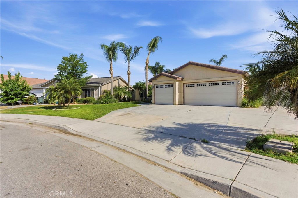 2306 Viso Way Bakersfield, CA 93313 - Photo 3 of 32