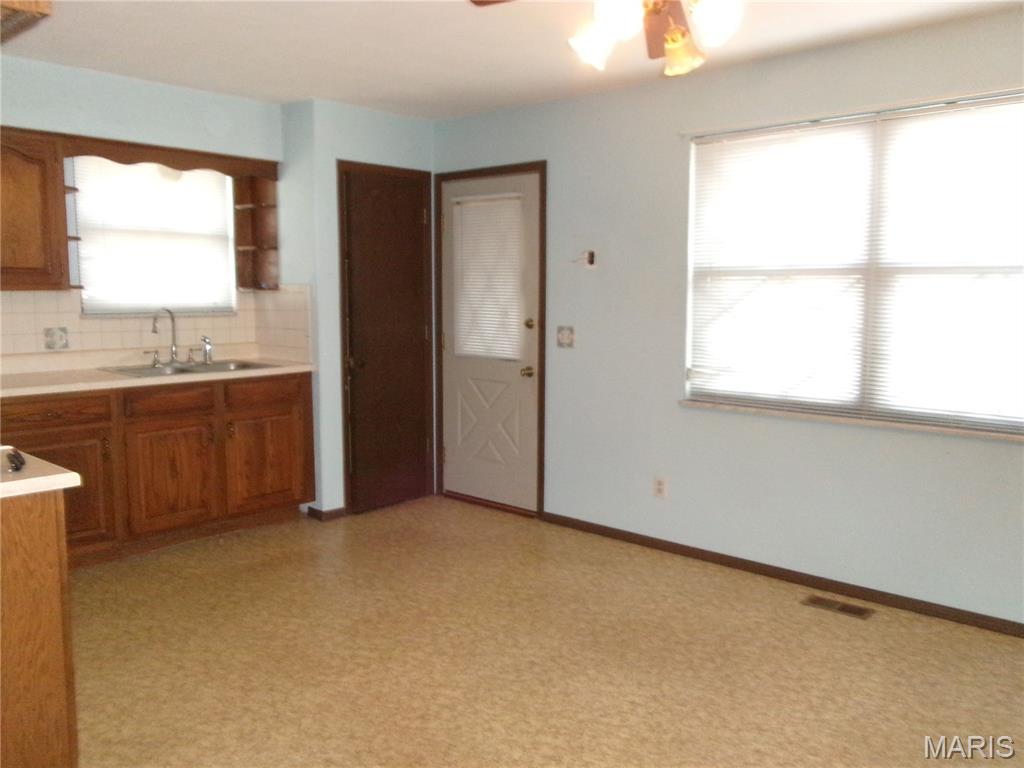 306 Hazel Street Troy, IL 62294 - Photo 6 of 32