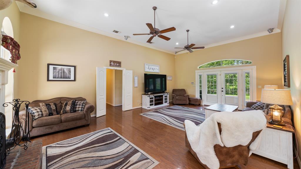 875 Arnold Paul Road Canton, TX 75103 - Photo 5 of 32 a living room with furniture ceiling fan and a rug