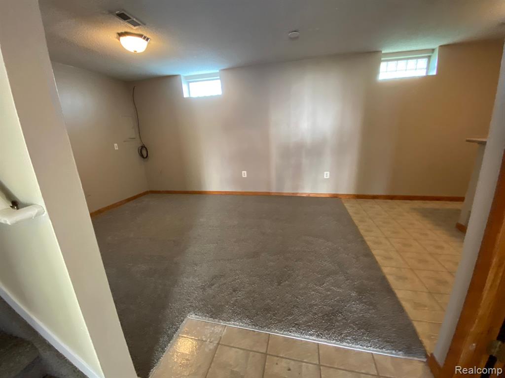 215 Oak Ridge Drive Pontiac, MI 48341 - Photo 16 of 20