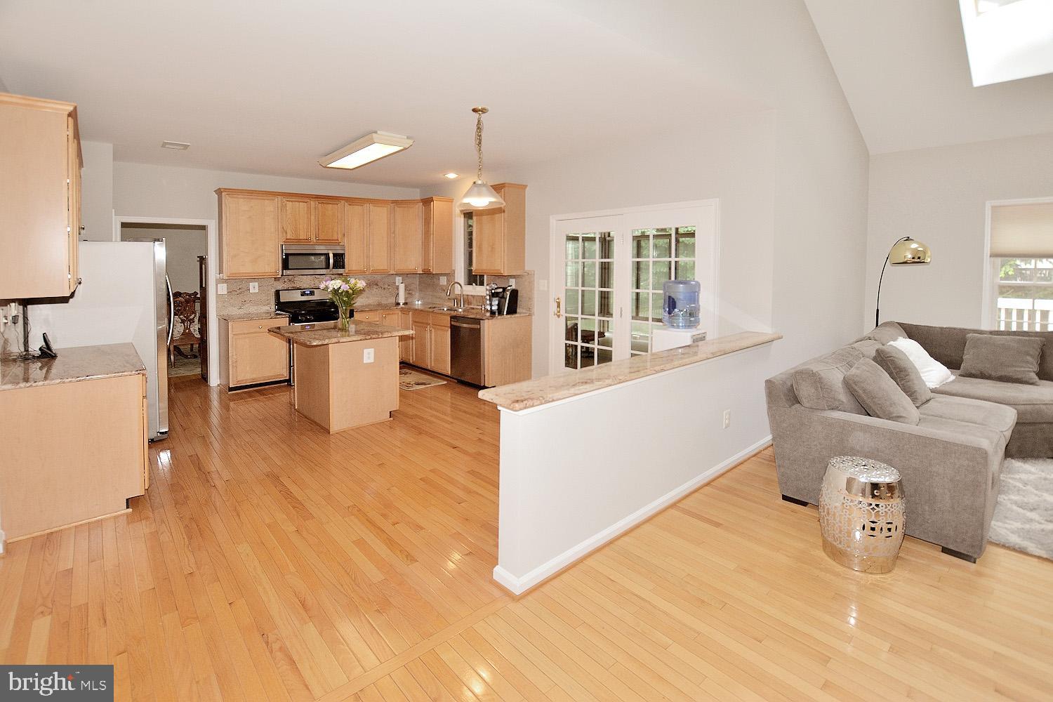 10855 Grovehampton Court Reston, VA 20194 - Photo 4 of 23