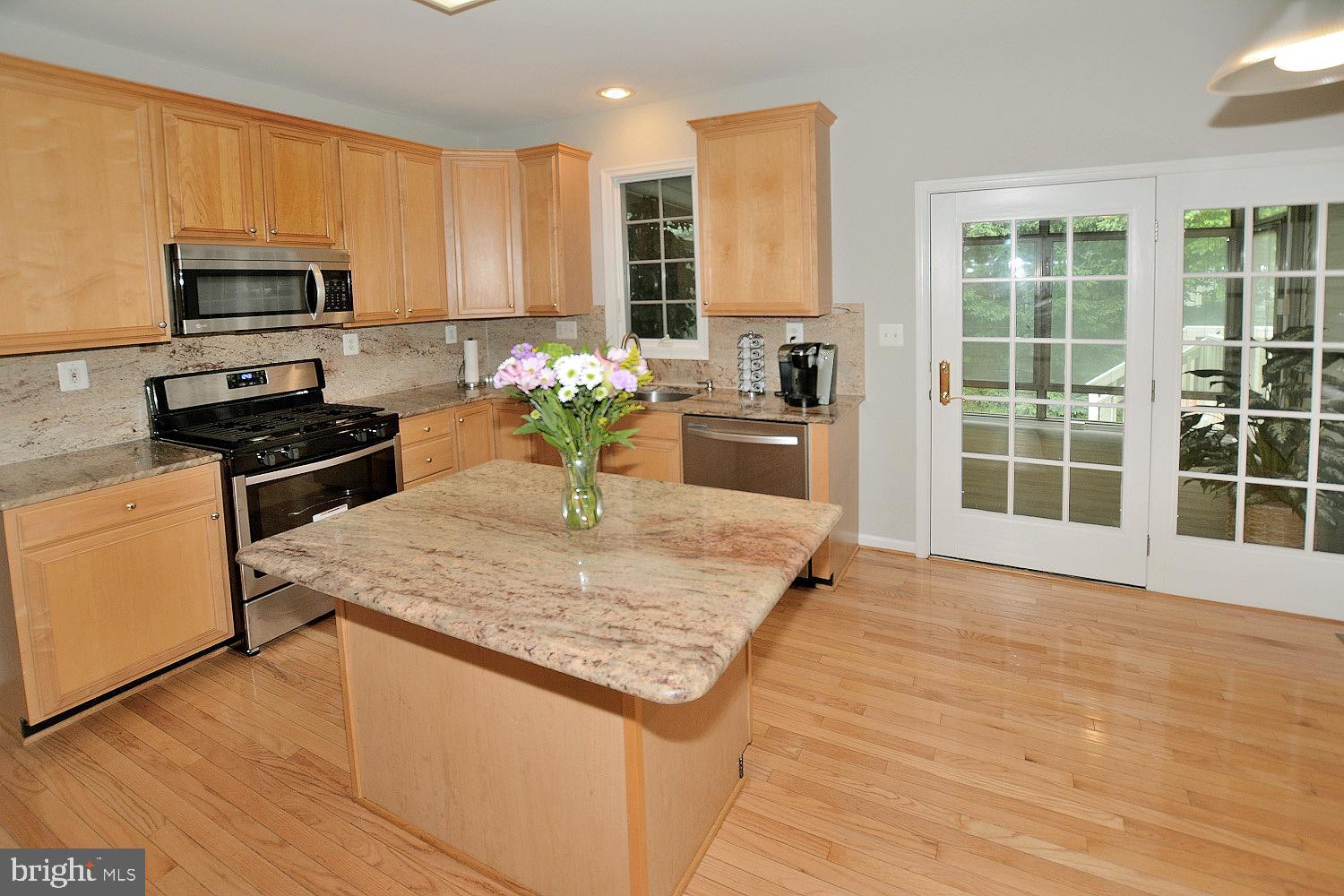 10855 Grovehampton Court Reston, VA 20194 - Photo 5 of 23