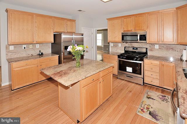 10855 Grovehampton Court Reston, VA 20194 - Photo 6 of 23