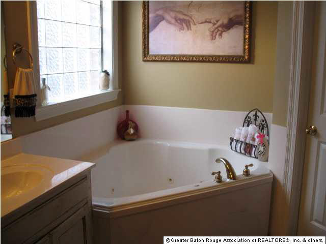 14618 Brook Spring Avenue Baton Rouge, LA 70816 - Photo 8 of 21 Gallery Image 8