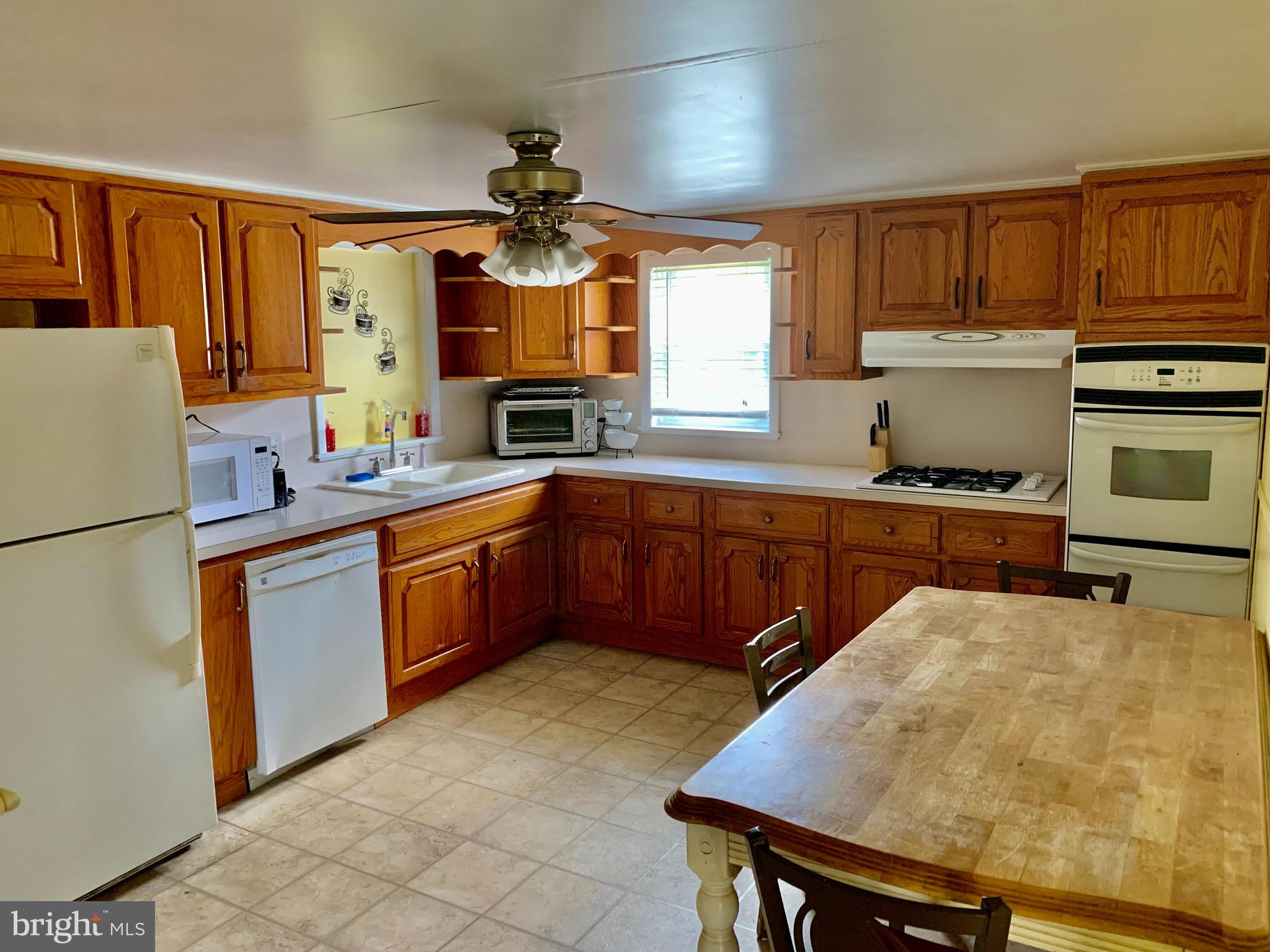103 North Stuart Street Baltimore, MD 21221 - Photo 3 of 11 Large kitchen.