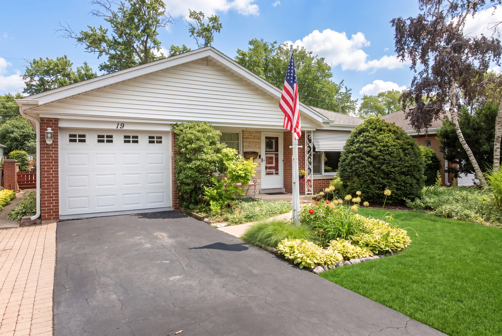 19 North Seminary Avenue Park Ridge, IL 60068 - Photo 2 of 7