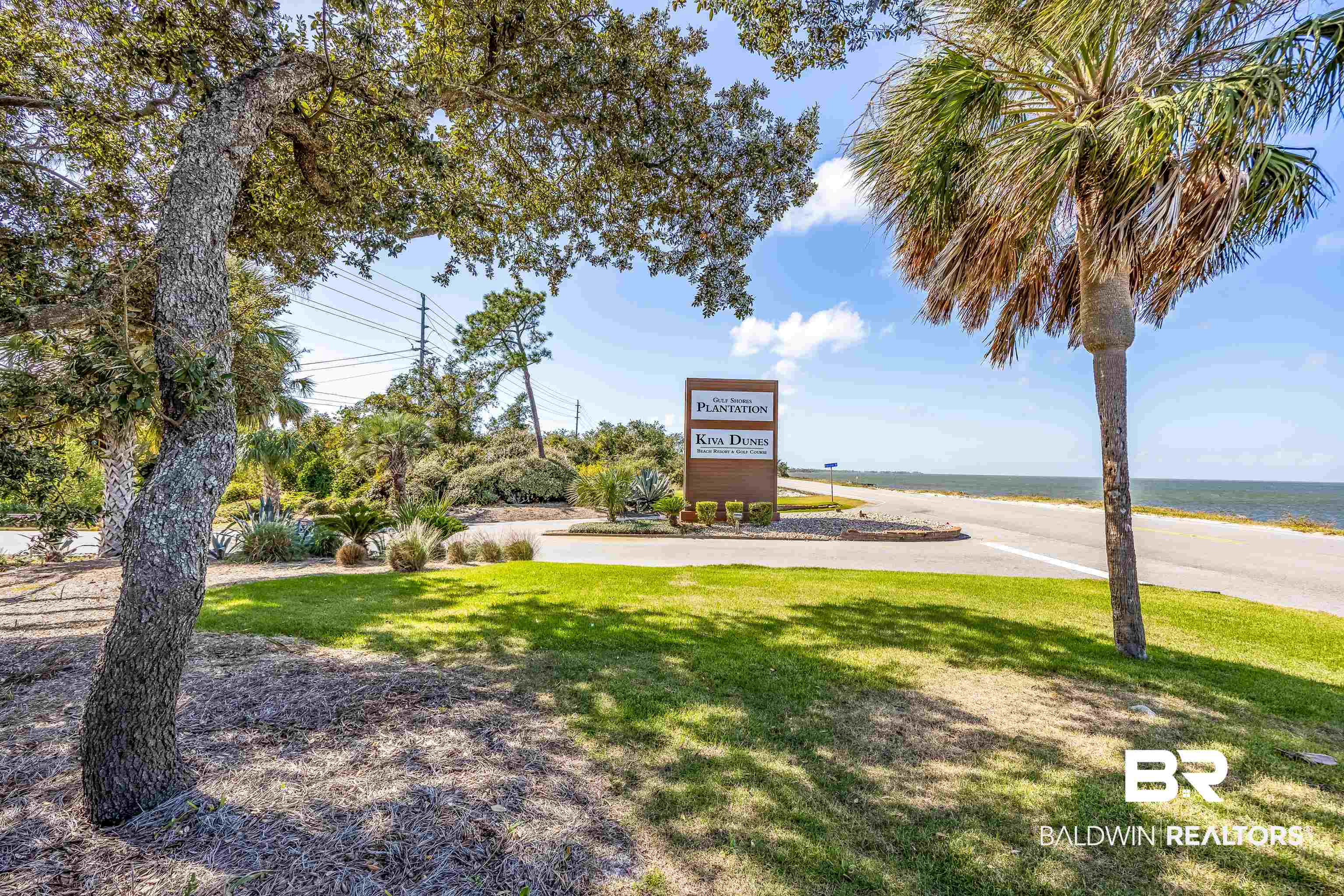 375 Plantation Road, Unit 5514 Gulf Shores, AL 36542 - Photo 6 of 44 Community / neighborhood sign with a lawn