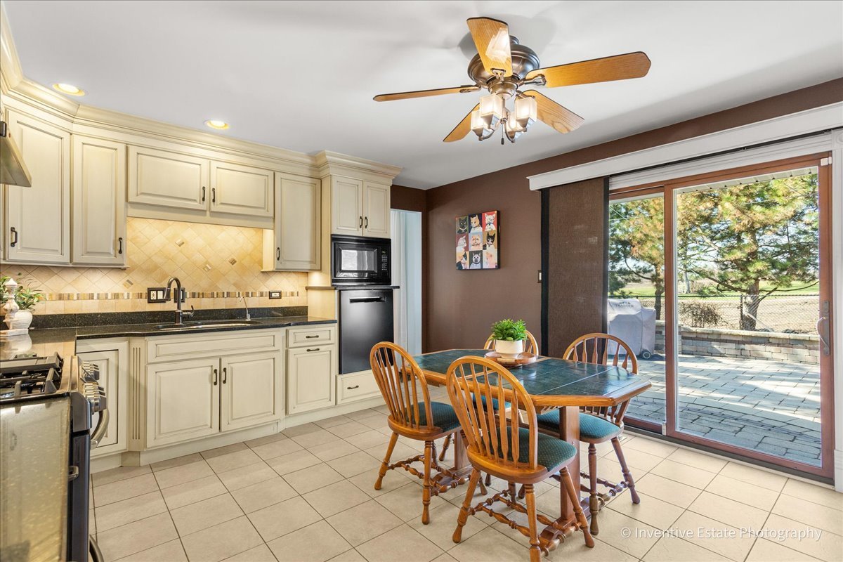 286 Stonegate Road Clarendon Hills, IL 60514 - Photo 11 of 26