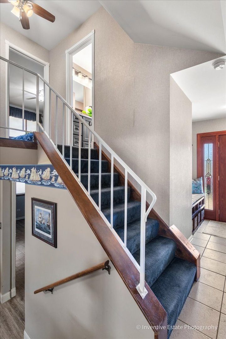 286 Stonegate Road Clarendon Hills, IL 60514 - Photo 12 of 26