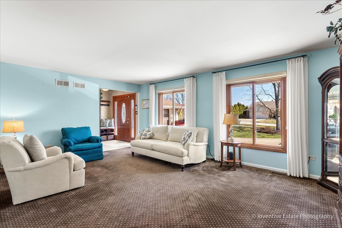 286 Stonegate Road Clarendon Hills, IL 60514 - Photo 6 of 26