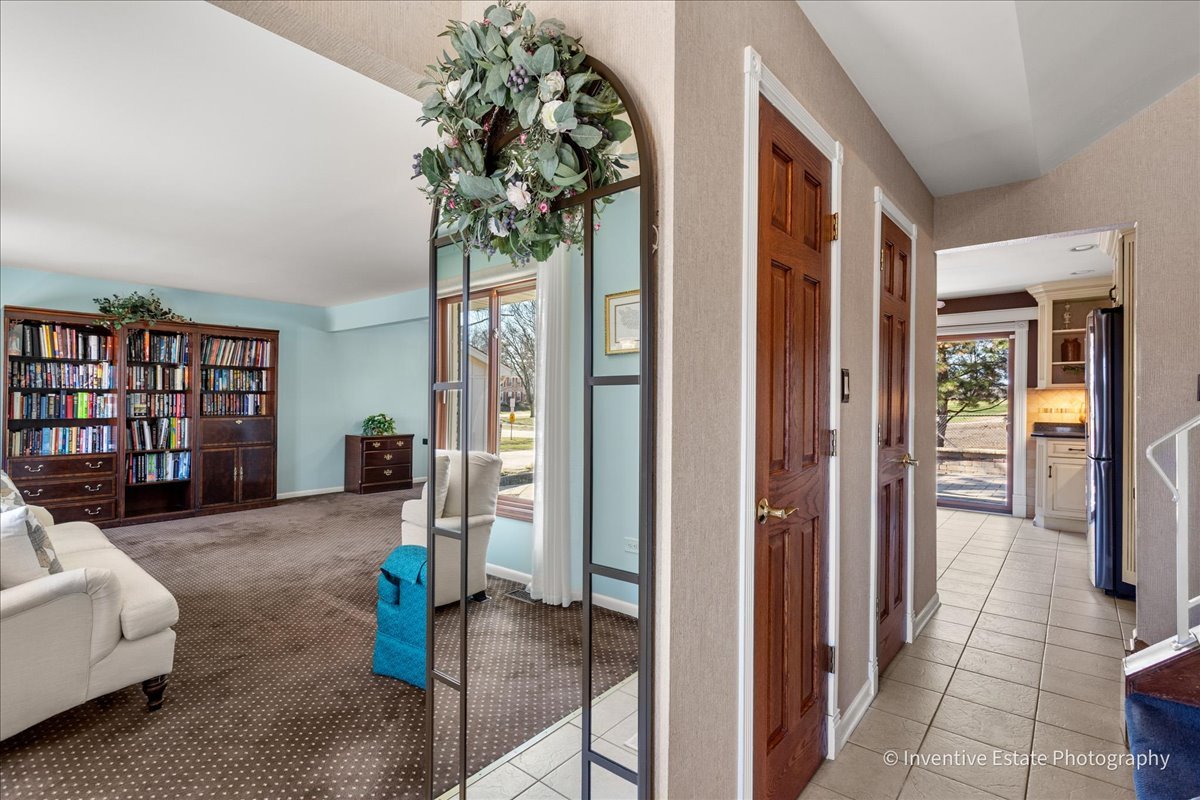 286 Stonegate Road Clarendon Hills, IL 60514 - Photo 9 of 26