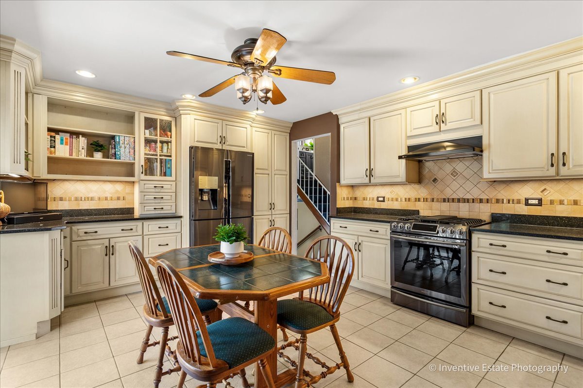 286 Stonegate Road Clarendon Hills, IL 60514 - Photo 10 of 26