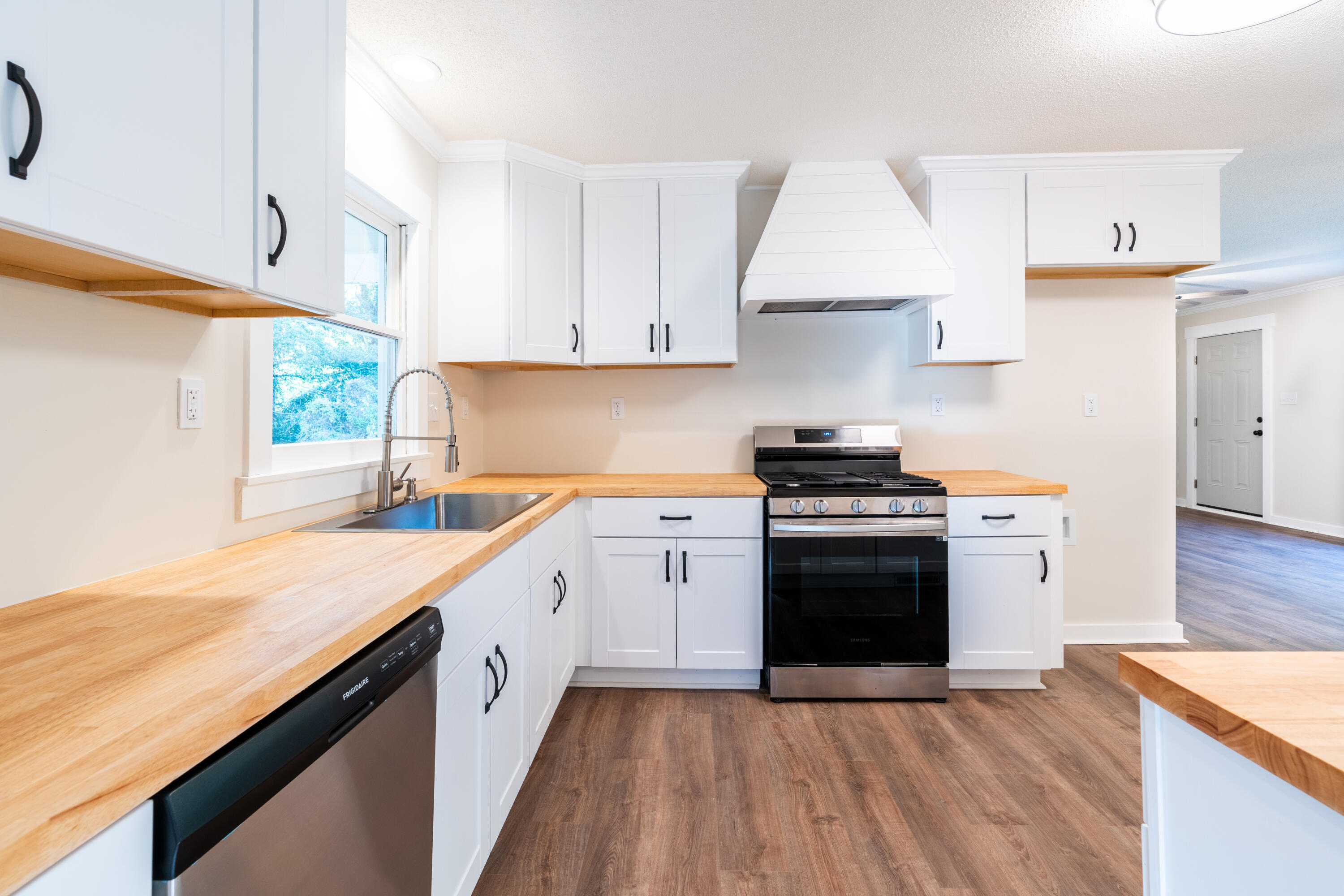 1106 Ruth Landolina Lane Hanahan, SC 29410 - Photo 9 of 44 1106 Ruth Landolina - Kitchen-4