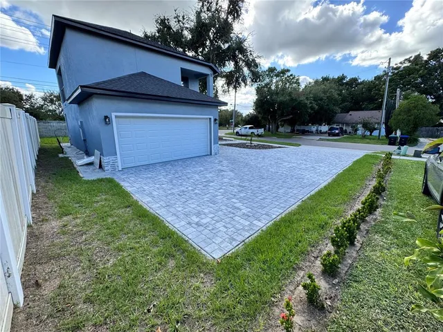 a view of a house with a yard