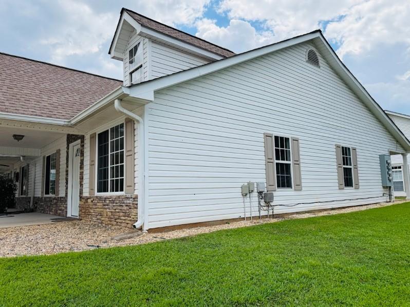 153 Crest Pointe Bremen, GA 30110 - Photo 18 of 20 a backyard of a house with table and chairs