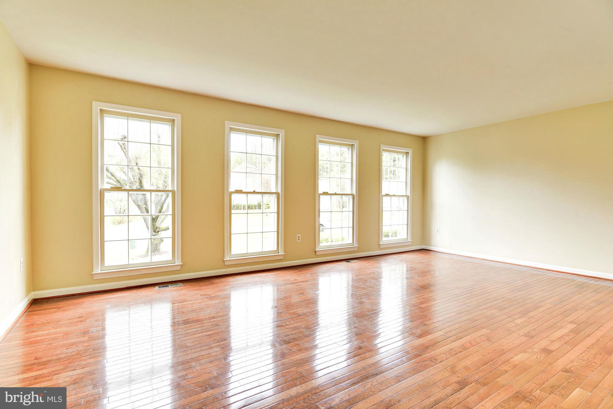 14504 Sandy Ridge Road Silver Spring, MD 20905 - Photo 3 of 30 Living Room